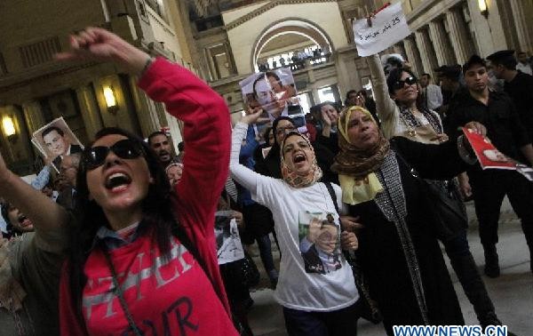 Egyptian court postpones Mubarak's trial